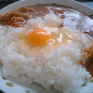 生卵のせ☆カレーライス(*^^*)☆